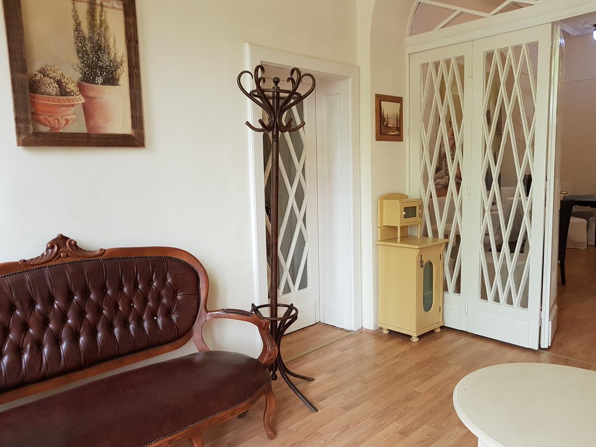 Tulipan Villa Panzio Сольнок Екстер'єр фото